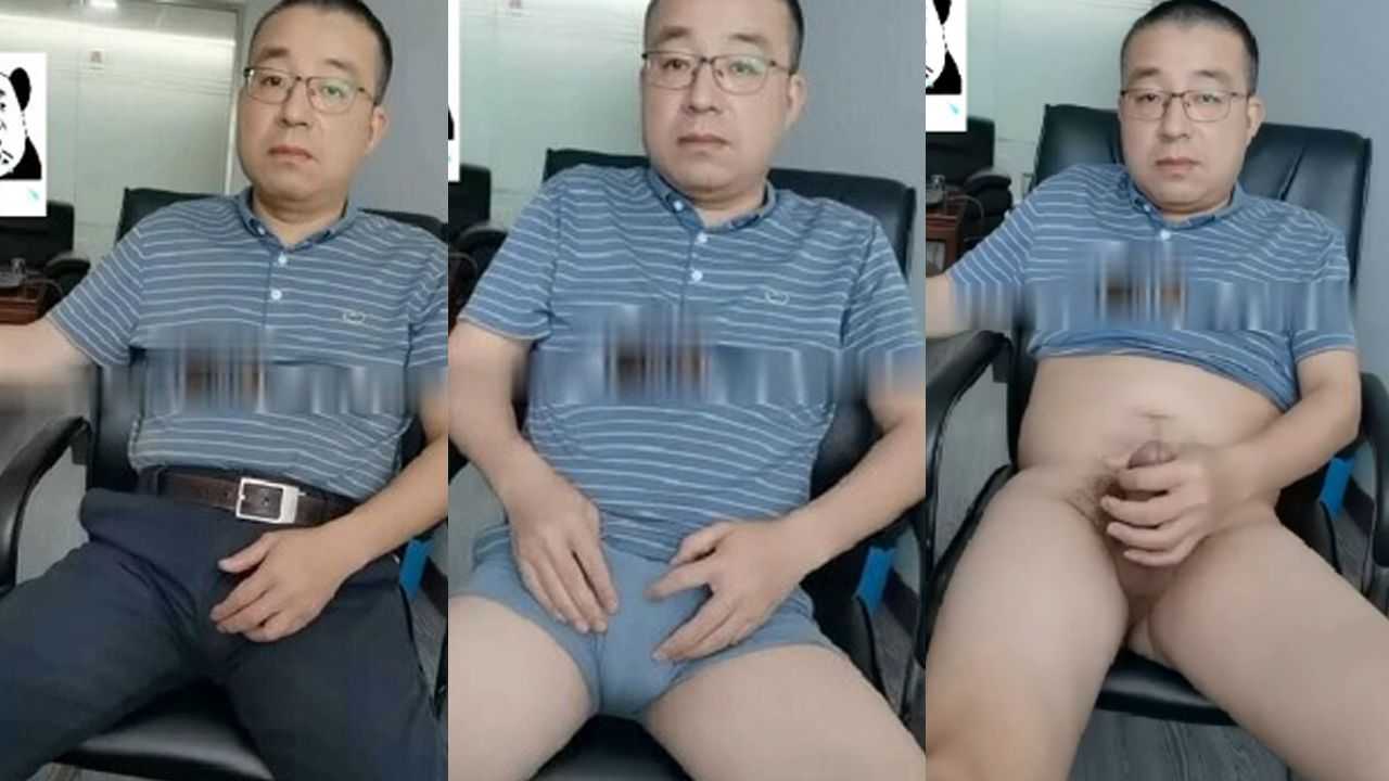 天菜级帅大叔聊骚飞机射