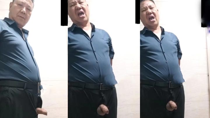包皮屌大叔跑去厕所掏出来表情射